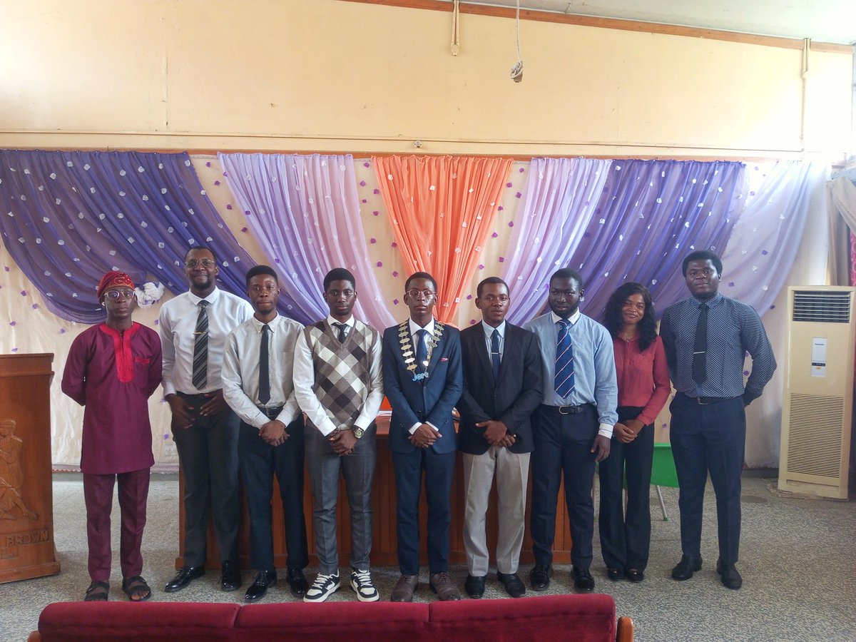 uchjaycees's tweet photo. Swearing in of the new Executive members and Board members. Pictures with the Former Executive and board members https://t.co/ZZEG7noIFk