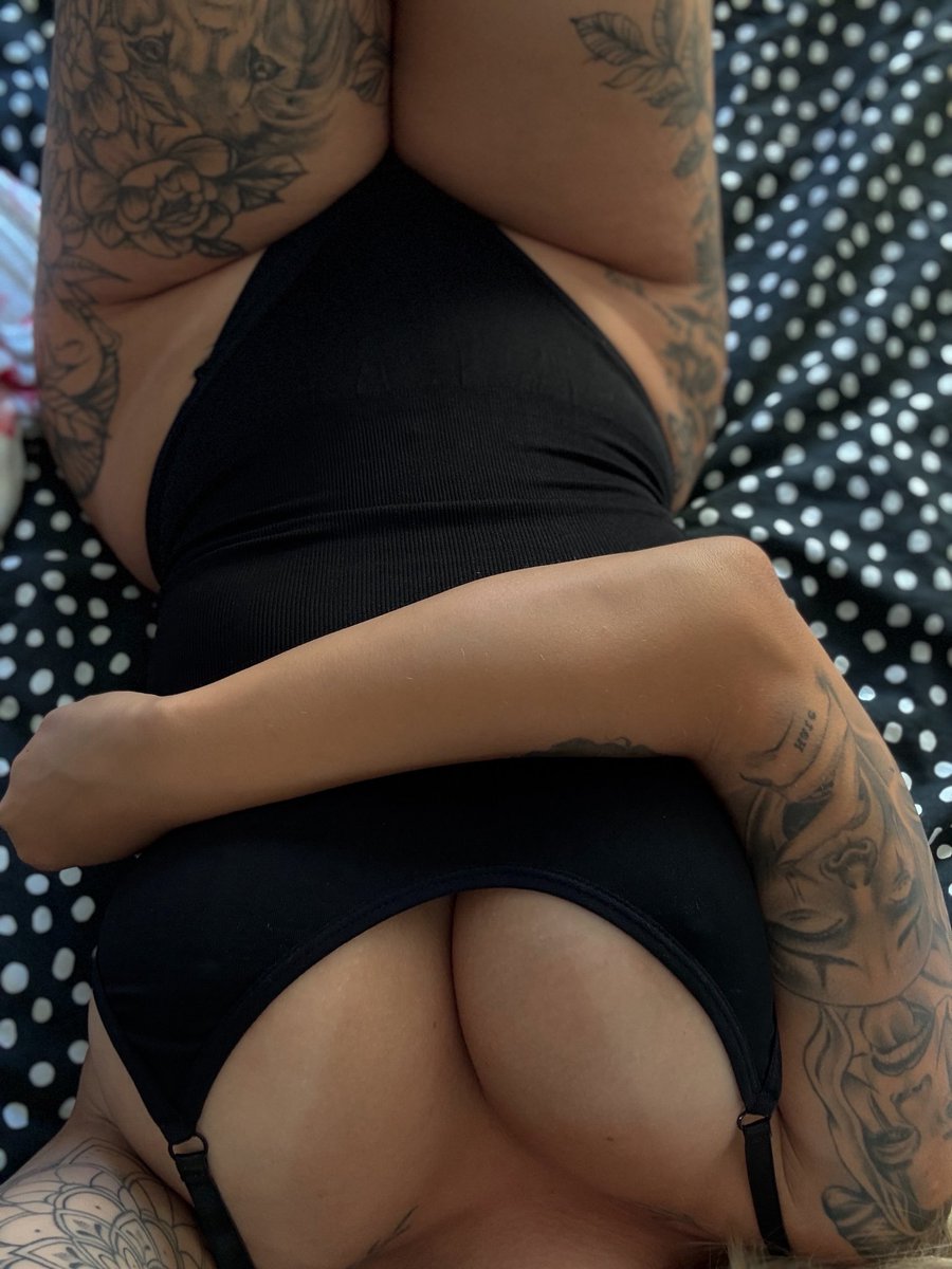 Jasmin.hrbr with a seductive look her eyes promising pleasure