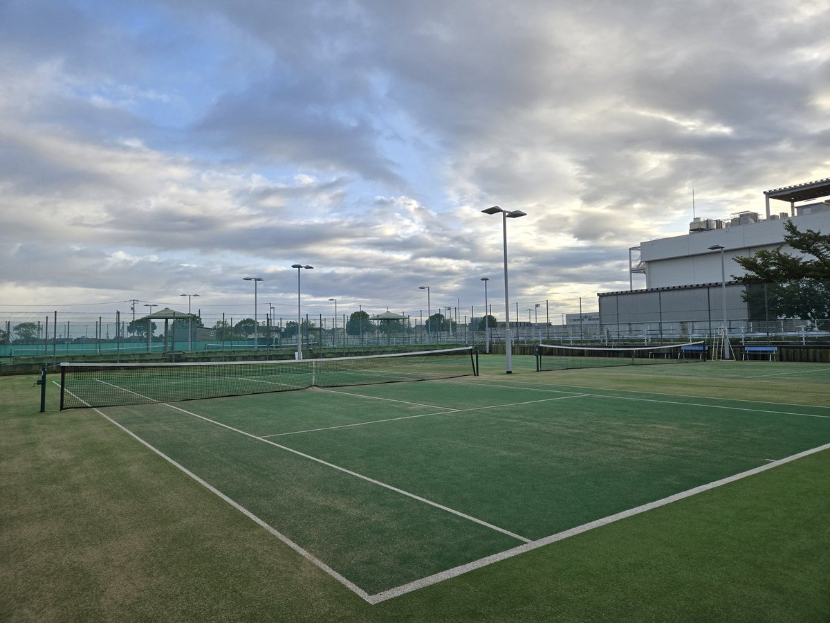 jan_kanazawa's tweet photo. モルック大会の前に……テニス🎾
今日は🎾
初級者コート1面
中級者コート1面
ソフトテニス1面です
本当はあと2面借りてたけど2面はハードコートなので濡れてるからキャンセルして参加人数も我慢して減らしました🎾

#テニス #硬式テニス #ソフトテニス #モルック https://t.co/T1b8MQyOBb
