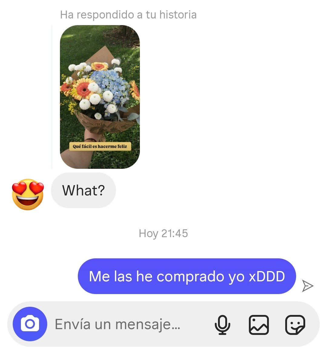 SaraySego's tweet photo. Me he reído de más con la pregunta de mi amiga, que cree que algún señor me ha regalado flores. 😂😂😂

No, mi ciela, siempre me las he comprado yo. https://t.co/TzzoN4e1U6