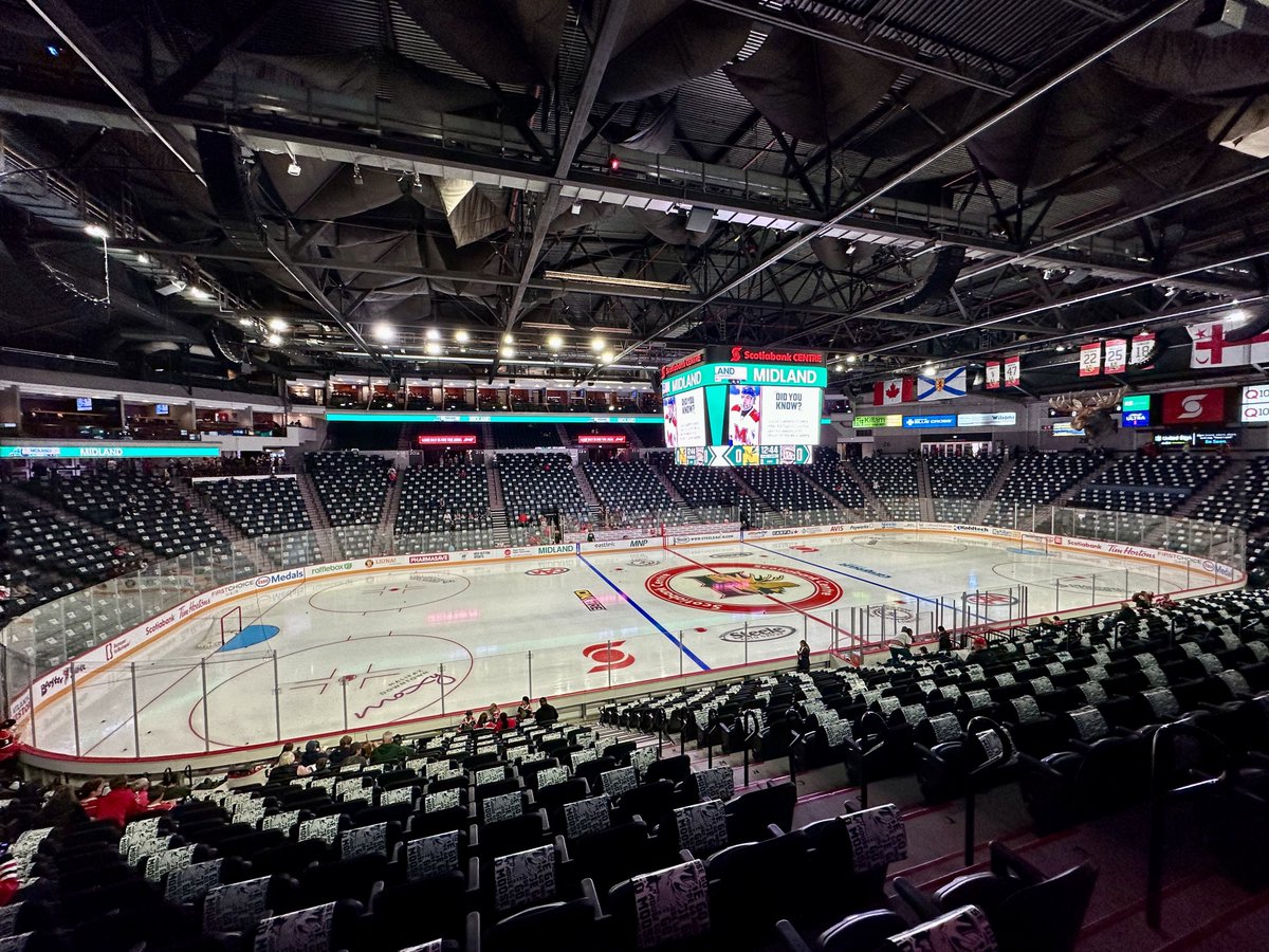 AustinMacD97's tweet image. Meeting in Ottawa meant I was able to add an ”extended layover” to my trip to catch the @HFXMooseheads home opener on the way back to Finland 🫎🇨🇦 #GoMooseGo