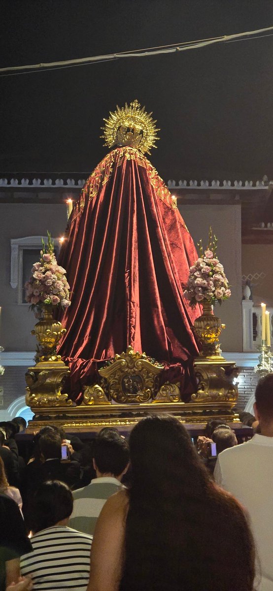 Hoy, <a href="/DoloresPtoTorre/">Dolores del Puerto</a> nos ha enseñado como realizar un Rosario Vespertino. Ejemplares. Enhorabuena por seguir trabajando y construyendo a pesar de la distancia.
#CofradiasMLG