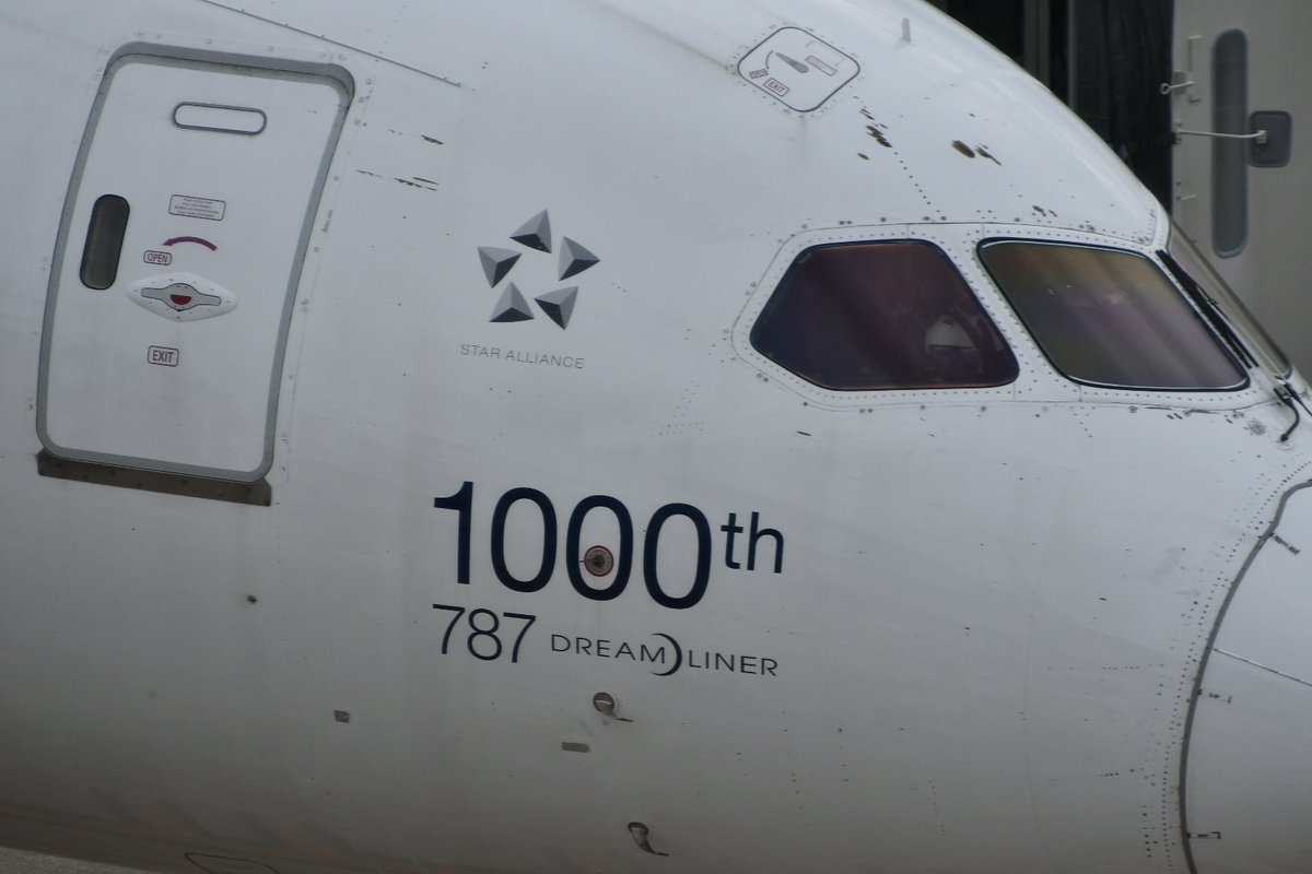 昨日の1枚
福岡空港国際線ターミナルにて。
SQ B787-10 9V-SCP
787 1000thロゴ