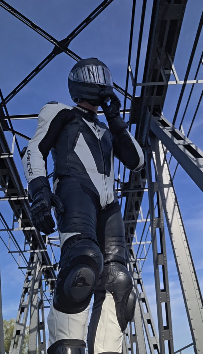 A beautiful last sunny day for a great ride. 🌞😎🏍🌈

#biker #bikerleather #bikerfetish #bikergay #gay #gaybikers #gayleather #leather #leatherbiker #leathergay #dainese #daineseleather #dainesegay #Berlin