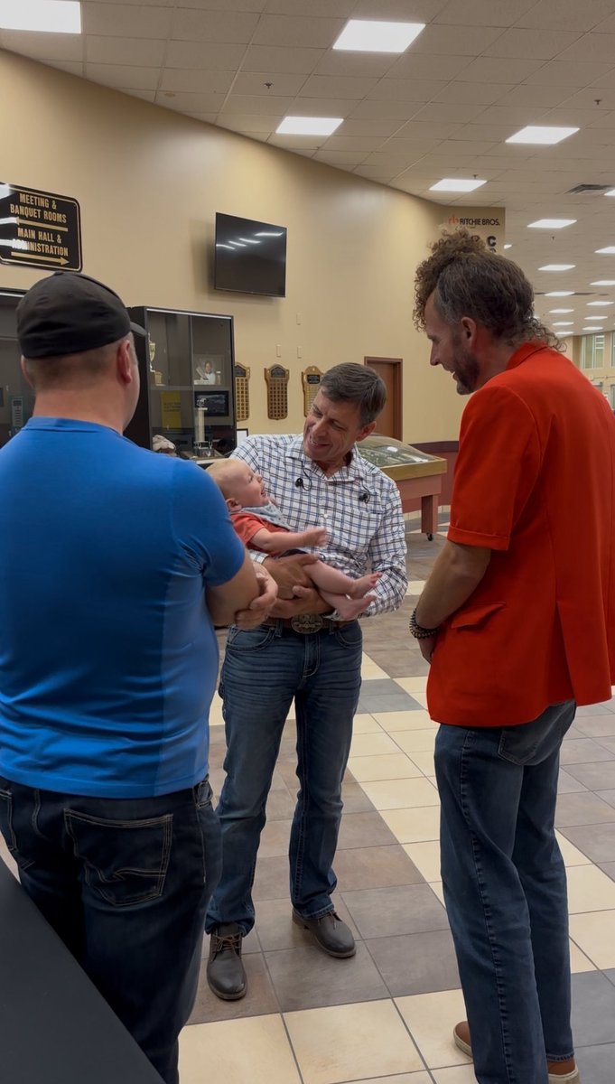 dtloewen's tweet photo. Lots of people at the Alberta Next Panel on Wednesday! Thank you to all the folks that came up to chat and share their ideas with me in Grande Prairie.
#YourIdeasMatter
#FutureOfAlberta https://t.co/BhKsEf7NhW