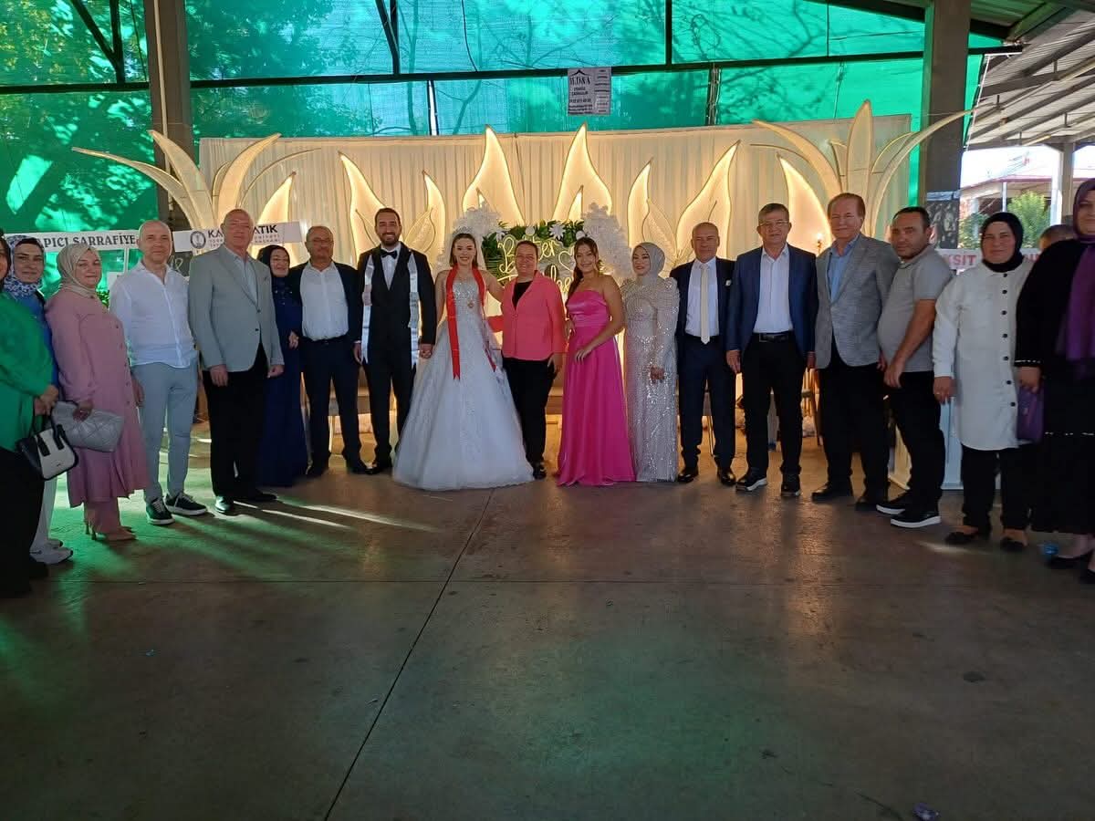 TugbaButunDnn's tweet photo. Meclis Üyemiz Sn. Remzi Akman’ın kıymetli evlatları Raziye&amp;Ahmet’in düğün törenine; Milletvekilimiz Sn. Nilgün Ök, İl Başkanımız Sn. Muhammet Subaşıoğlu ve yonetimi, Belediye Başkanımız Sn. Murat Kumral, İlçe Başkanımız Sn. Fatih Karakurt ve değerli protokolumzle birlikte katıldk https://t.co/6S4TNdySa5