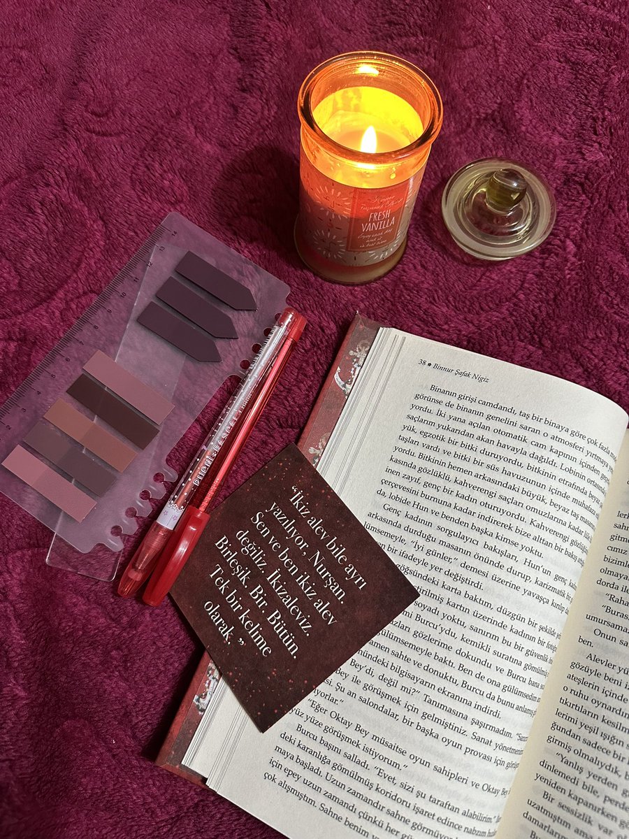 O yazıyor,                     ben de okuyorum🫠