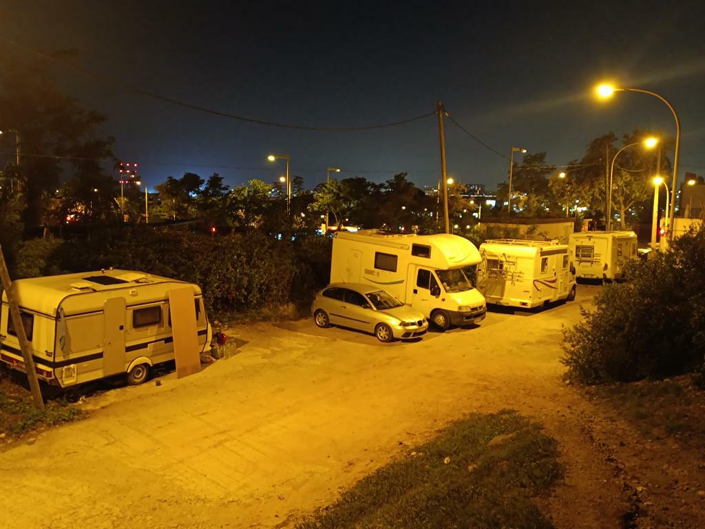 Incendi aquesta nit a una nau ocupada al barri de Bonavista.

Fa pocs dies teniem un camping al barri, situació recorrent.

La #Badalona d'Albiol. Ja n'hi ha prou d'excuses i de tardeos.

#BadalonaMereixMés

Els veïns mereixen més.