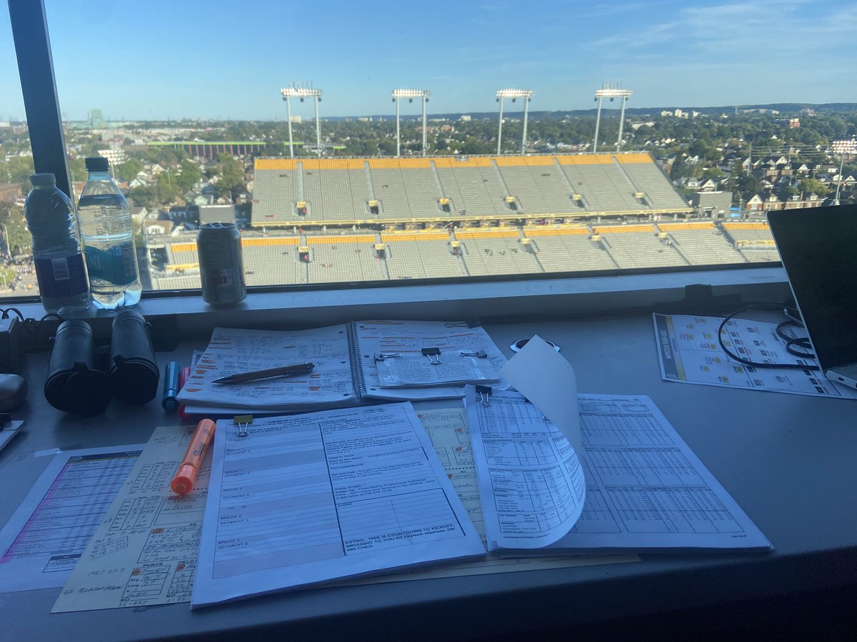 Morley_Scott's tweet photo. Pregame on now - kickoff at 5 for the #Elks and TigerCats in Hamilton 
#Windy #BoothShot  https://t.co/y1h6SIUb99 https://t.co/pfpvLQFdZT