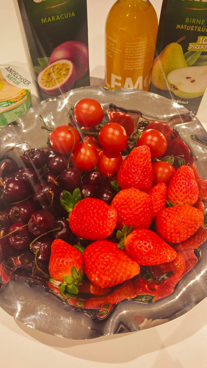 Berry troubles, the strawberries are especially delicious recently😋, hurry up...