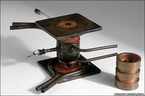 Object_Zero_'s tweet image. Tizard’s Briefcase 🇺🇸 🇬🇧 

“The most valuable cargo every brought to America”

In 2025, we all know about WWII but pretty much nobody has ever heard of Tizard’s Briefcase. Let’s change that, because Tizard’s briefcase might be the singular turning point of the 20th Century.

In…