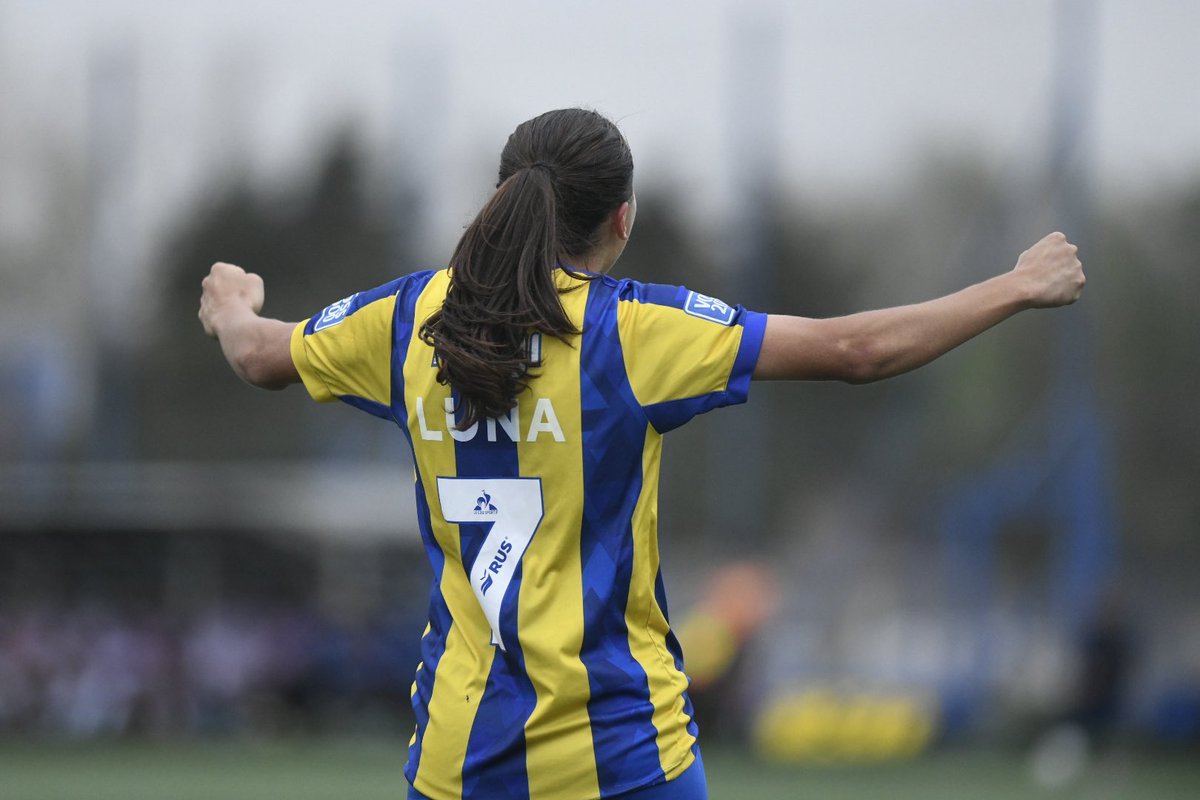 ¡GAAAAANOOOOOOO CEEENTRAAAAL!

#RosarioCentral venció por 3 a 0 a Vélez en el predio Villa Olímpica. Los goles los marcaron Guadalupe Luna, Daiana Gómez y Malen Fontao