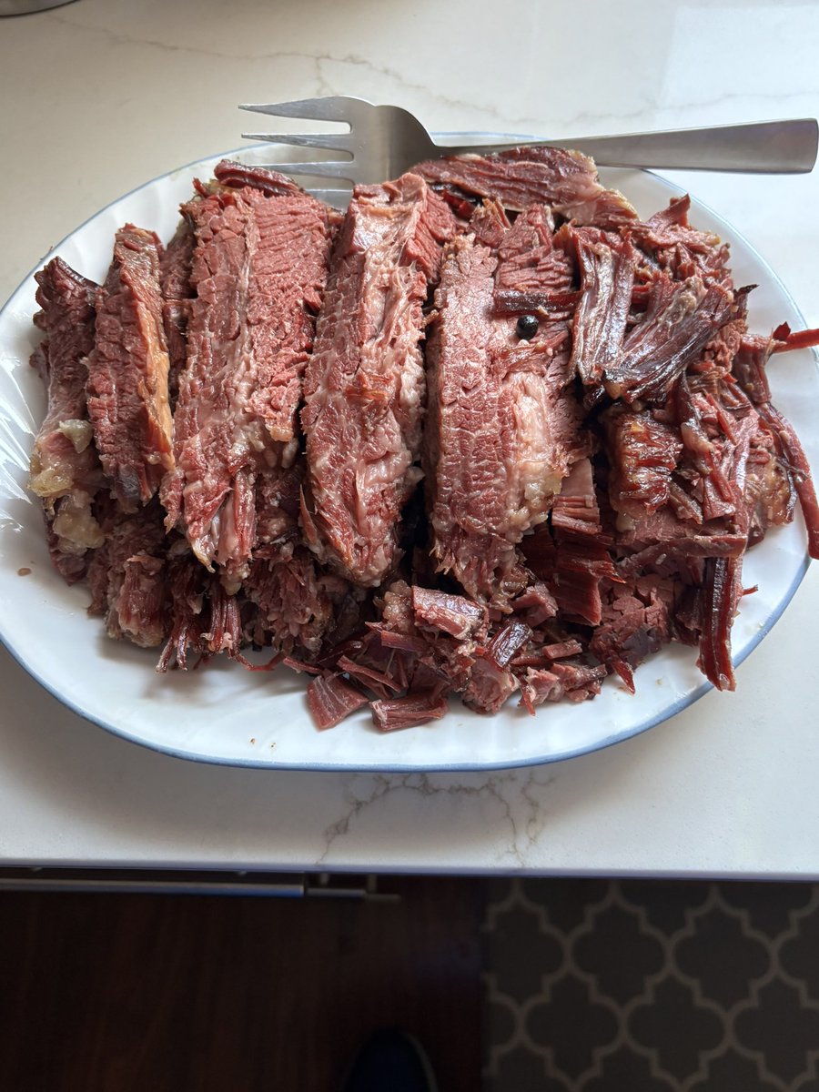 .<a href="/Que42BBQ/">Que42</a> <a href="/theeammon/">eammon</a> <a href="/BillsHelmetBar/">Bills Helmet Bar 🇨🇦</a> The brined corned brisket looked too good to smoke for pastrami this time. A nice long overnight cook and soon to be Reuben’s with the wife’s homemade kraut.