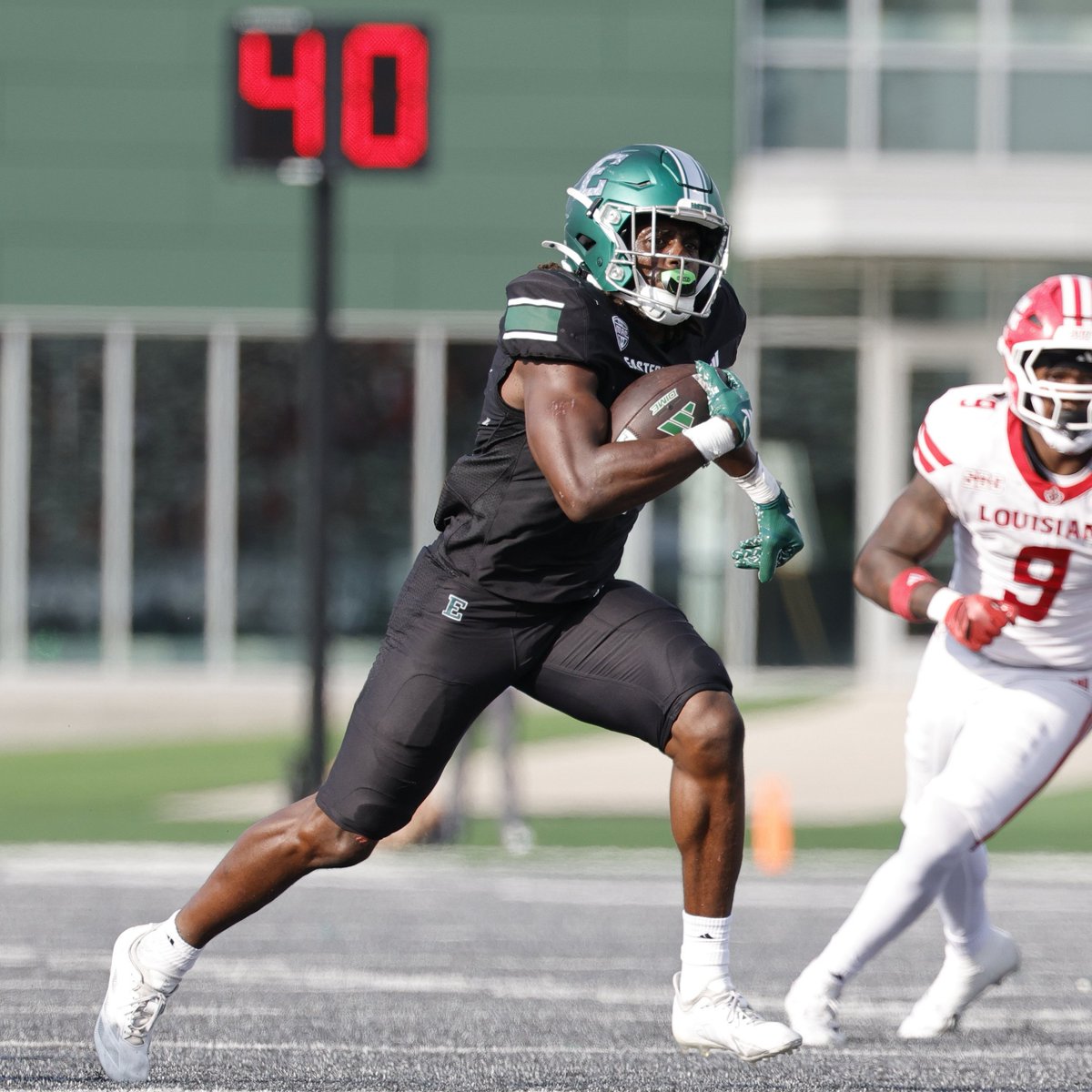 TOUCHDOWN EAGLES!

<a href="/TavierreD/">Tavierre Dunlap</a> is in his for second TD of the day, his first multiple touchdown game of his career!

#EMUEagles ⛓️ #ETOUGH ⛓️ #TheClimb