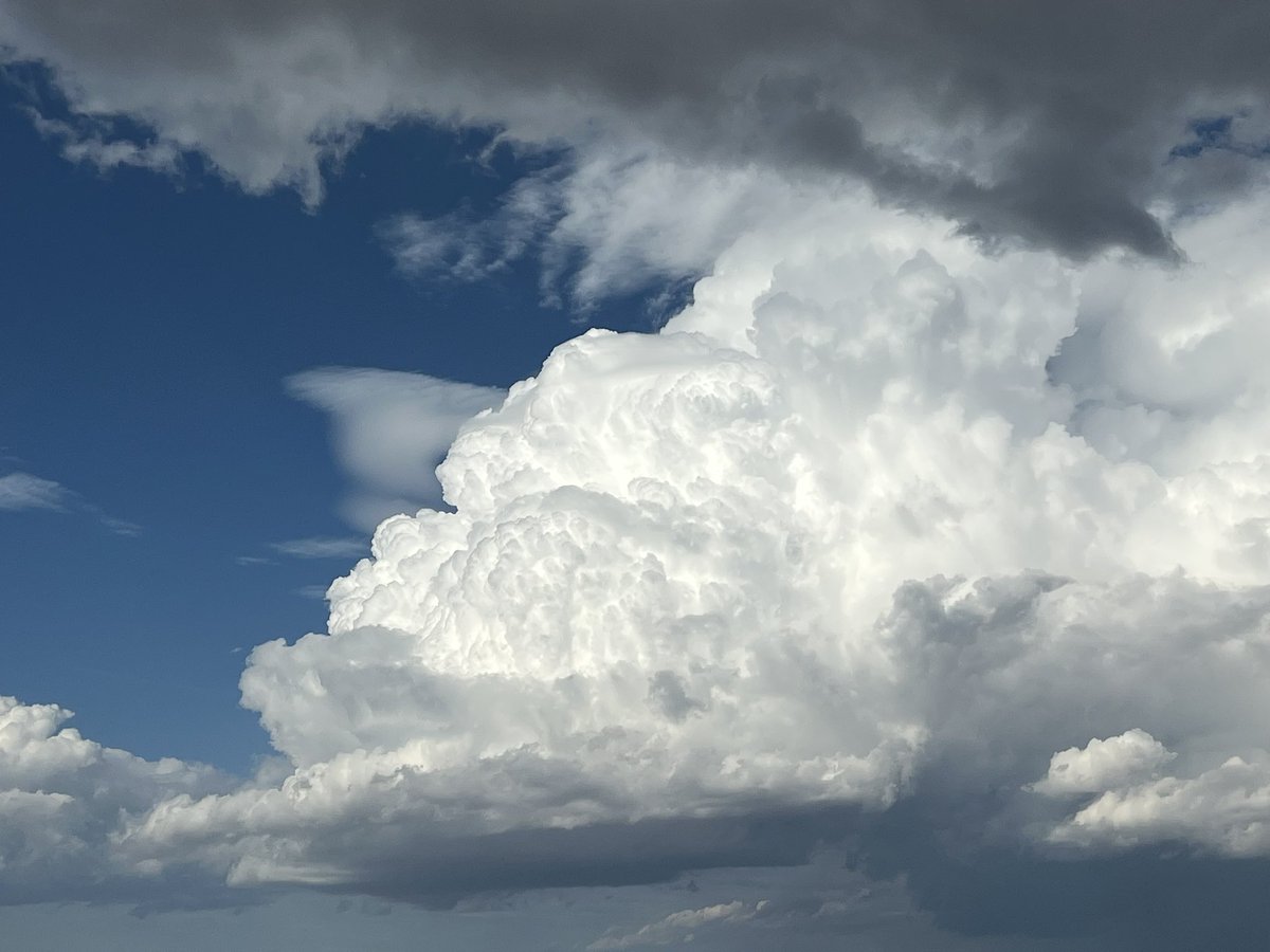 <a href="/CReppWx/">Cory Reppenhagen</a> <a href="/MattMakens/">Matt Makens, Makens Weather</a> #cowx