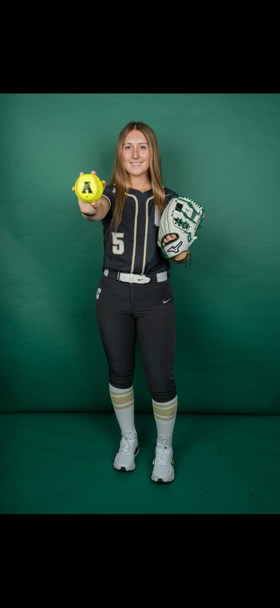 CourtneyW2027's tweet photo. 💚⛏️ @cbreault12 @alyssa_bilodeau @JakeCombs_ @baileystaylor @CharlotteSB https://t.co/FF5p0YzSXy