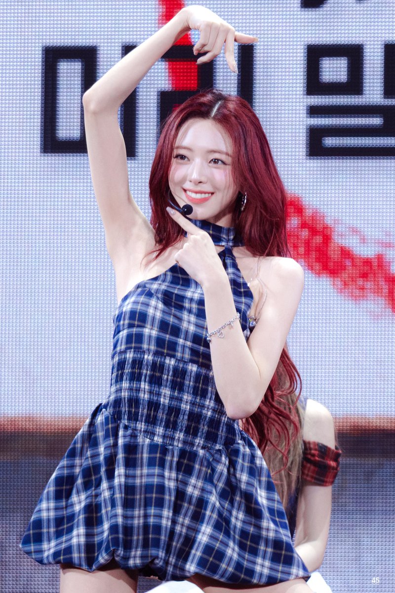 250920 팬미팅 🐈‍⬛🐰

#ITZY #있지 #YUNA #유나