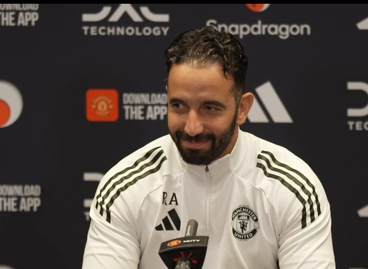 sa_phills's tweet photo. 🚨 Rúben Amorim: “Three points. It’s trying to create the momentum”.

“We cannot forget that we suffer a lot when we are not in the top, in our maximum in all aspects”.

“We can lose against Grimsby, we can win against any team. We need to take that for the next week”. https://t.co/OyUtf3Ize0