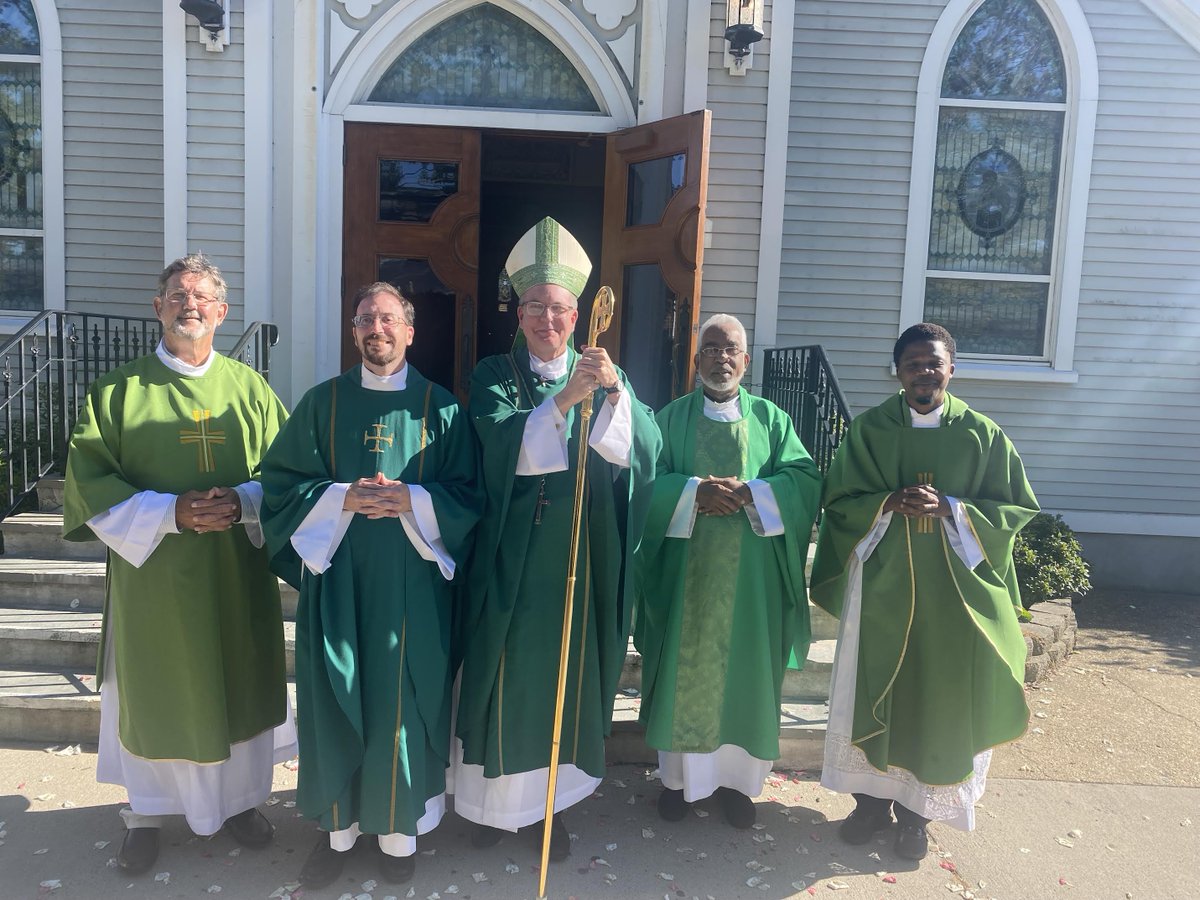RVCDiocese's tweet photo. This afternoon, Bishop Barres celebrated Mass at 4 PM at the Church of Saint Agnes in Greenport for the Installation of Father Michael Bartholomew as Pastor. https://t.co/JpqBbHdcgK