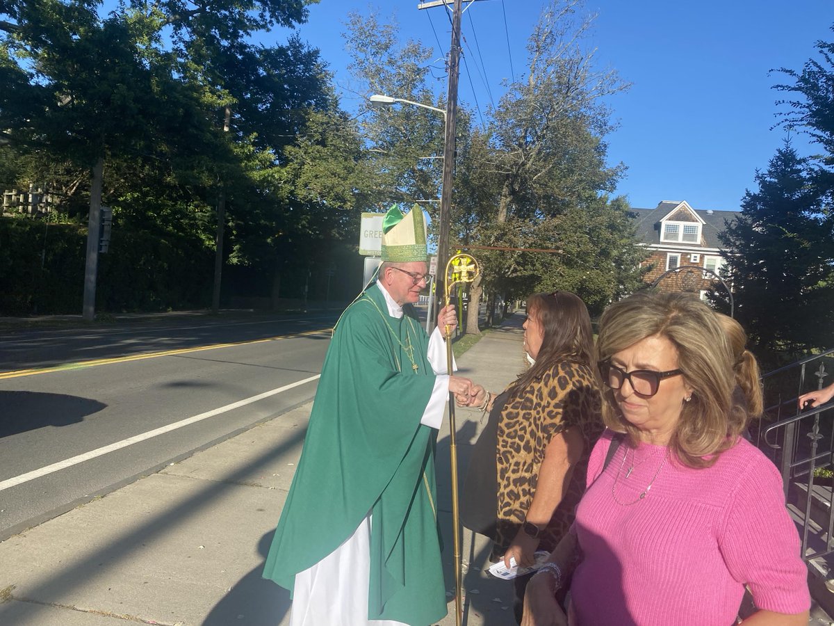 RVCDiocese's tweet photo. This afternoon, Bishop Barres celebrated Mass at 4 PM at the Church of Saint Agnes in Greenport for the Installation of Father Michael Bartholomew as Pastor. https://t.co/JpqBbHdcgK