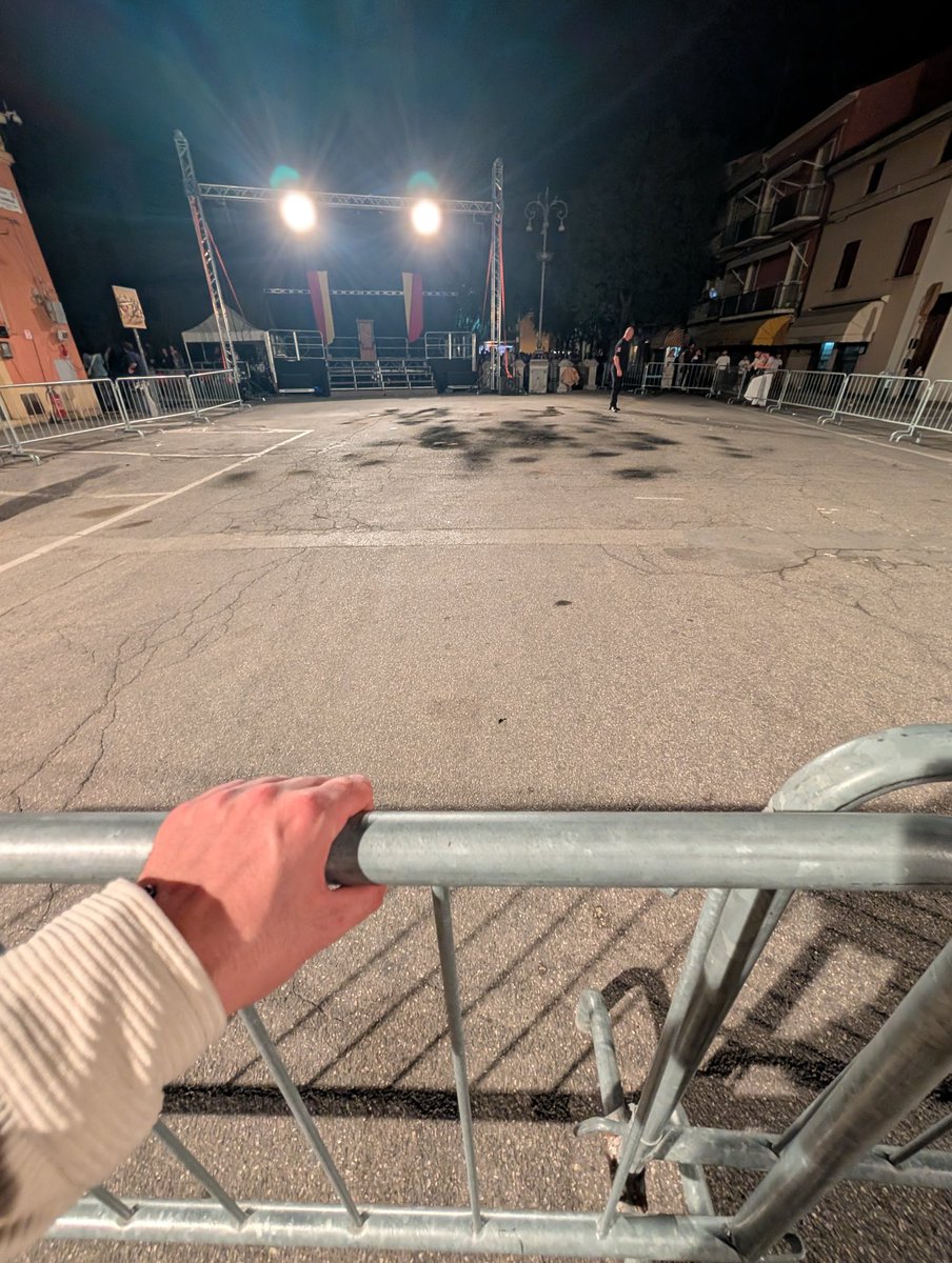 AlbertoRosat's tweet photo. barricade #breach Toronto https://t.co/IT9R0OuL1m