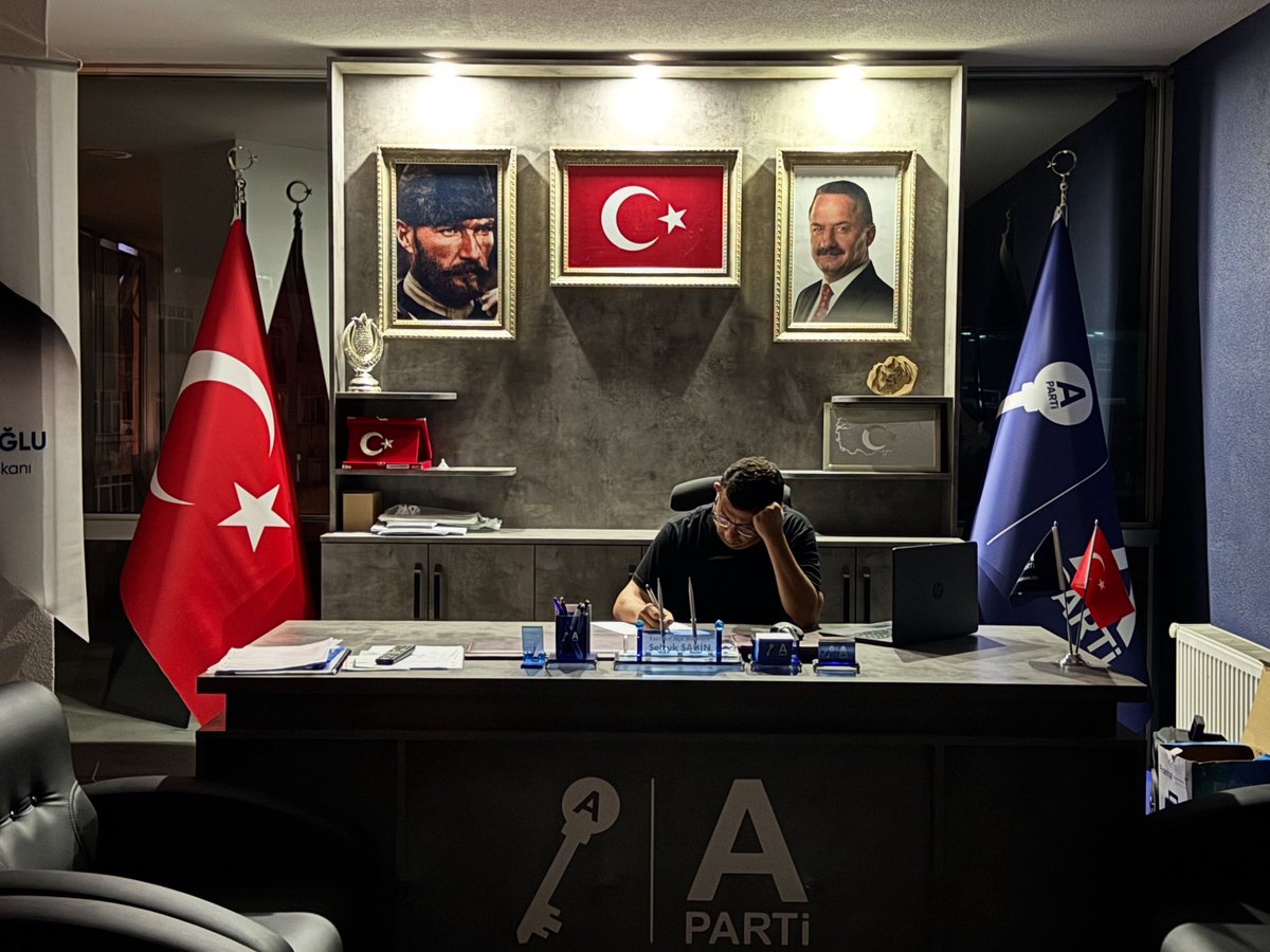 Gecemizi gündüzümüzü adadığımız bu yolun sonunda galip gelecek tek duygu ; Türkün ve İslamın izzet ve şerefini korumak için verdiğimiz mücadelenin onurunu yaşamak olacak..

Zamana ve Tarihe sözümüz olsun ;

Bizi asla yanlışın karşısında eğilirken göremeyeceksiniz..!!!