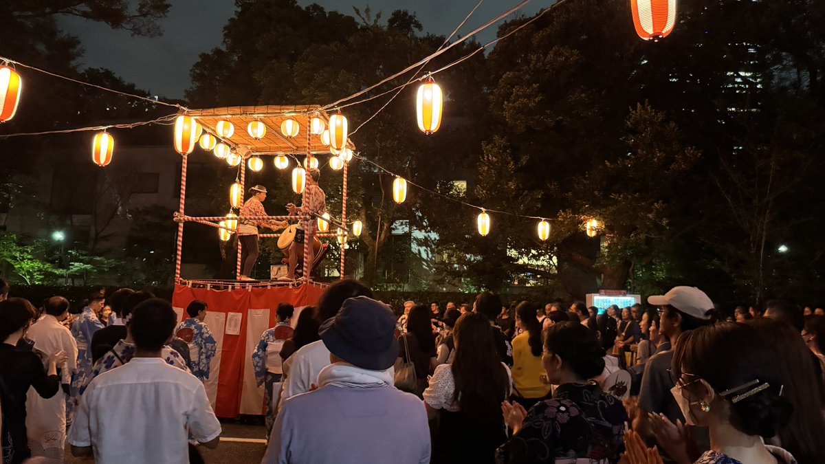 lecturemore's tweet image. おはようございます☀都内は晴れ。少し朝晩涼しくなりましたね。昨日は近所の神社のお祭りでした。屋台や盆踊りもあり、また金魚すくいを見ると、子供の頃を思い出しとてもうれしかったです。
#企業公式夏のフォロー祭り…