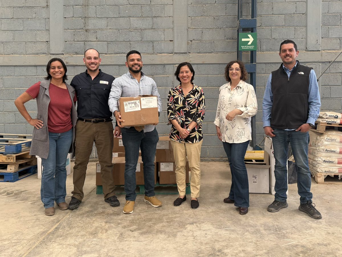 Este viernes tuvimos mucha actividad académica: con grupos de profesores de la EIC, estancia profesional con IIS y estancias de investigación con IDS. Contamos con la presencia de nuestra decana Linda Medina con quien realizamos un par de encuentros: John Deere y Nestlé.