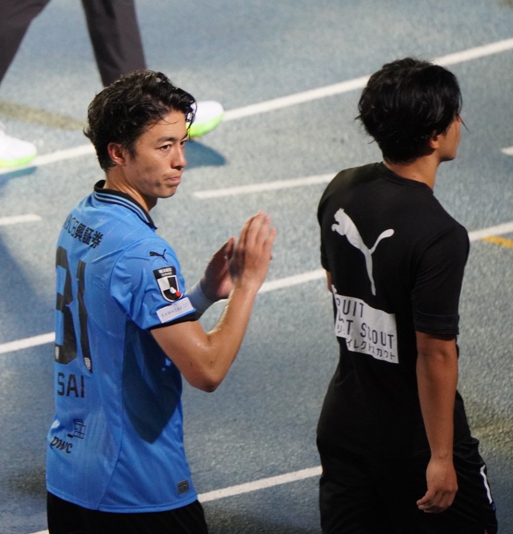 waru_waru_wave's tweet image. ファンウェルメスケルケン際選手
最後までサポーターに向けて
申し訳ないって感じで拍手し続ける姿が
印象的でした✨

#ファンウェルメスケルケン際 
#frontale 
#川崎フロンターレ
