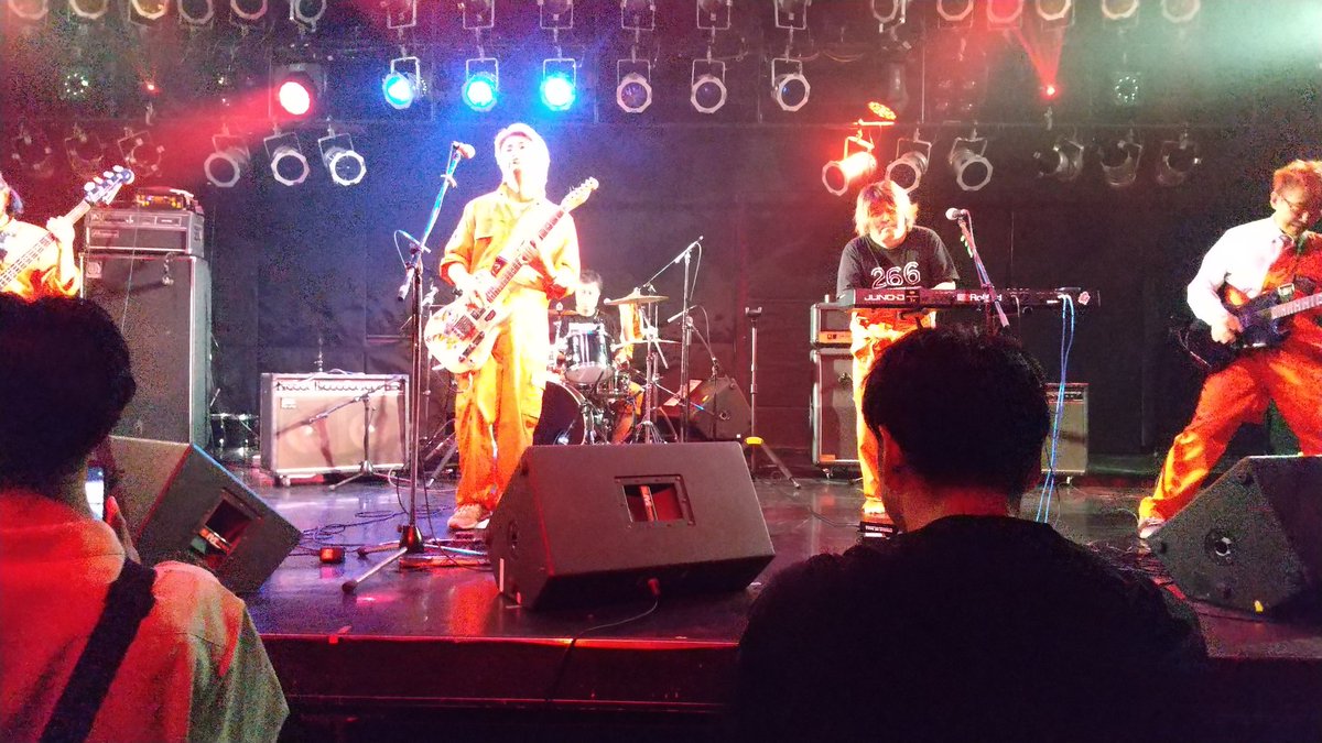 NaoyaAsami's tweet photo. 昨日のbe9も熱かった‼️
GHEMEさん主催、GHEME FES
倒れレナーい さんを見逃し、VARSさんの写真撮り忘れ、前に行きすぎてGHEMEさんの写真見切れてるし💦
けどそれぐらい物凄かった‼️
2デイズで今日もやるらしいっすよ‼️🎵😀
#倒れレナーい
#GHEME
#VARS
#be9 https://t.co/EOwCaX2mdF