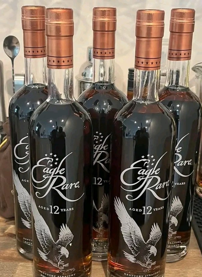 davidreference9's tweet image. An affordable atmosphere spread of the Weller 12, private me for any attention 🥃✅