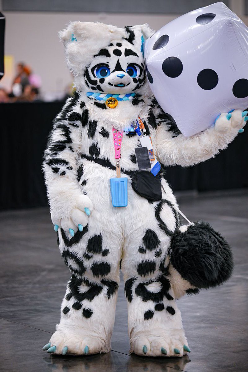 Day 2 of AFC and the snep has found dice time to gamba? 
#AFC2025 #Fursuiting #furry #fursuits 

📸<a href="/trixx_rx/">Trix «PAWcon»</a> 
✂️<a href="/xiaoquandoki10/">Doki✧</a>