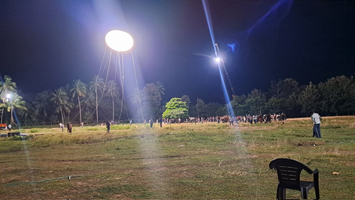 ആട് 3 ഷൂട്ടിംഗ് നടക്കുന്നുണ്ട്....
ഇപ്പൊ പാലക്കാട് ആണ് ലോക്കേഷൻ...