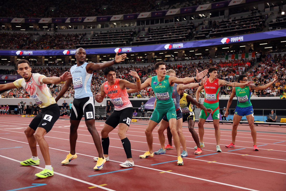 This photo shows where Australia's Aidan Murphy went wrong in the men's 4x400m, and why the team were disqualified.

Needed to have both feet behind the blue line.

The Brazilian runner made the same mistake, resulting in the disqualification of his team.

📸 Patrick Smith/Getty