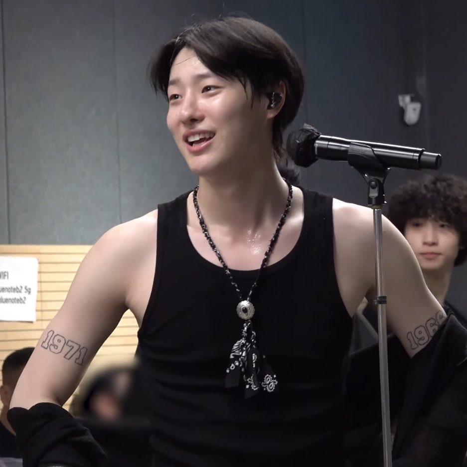 hyosimkm7's tweet image. 아~~ 넓은~~내~~어깨~~~~~~~ 
#WOODZ #SEUNGYOUN #우즈 #조승연