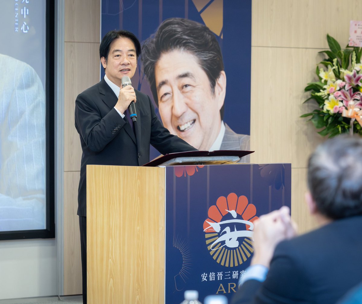 ChingteLai's tweet image. 国際平和デーの今日、政治大学に世界初の安倍晋三研究センターが誕生しました。安倍氏は国際関係に甚大な影響を与えた政治家で、台湾の長年の友人でもありました。同センターが「自由で開かれたインド太平洋」の理念を引き継ぎ、台日連携を深化させ、その研究成果で世界貢献できるよう期待しています。