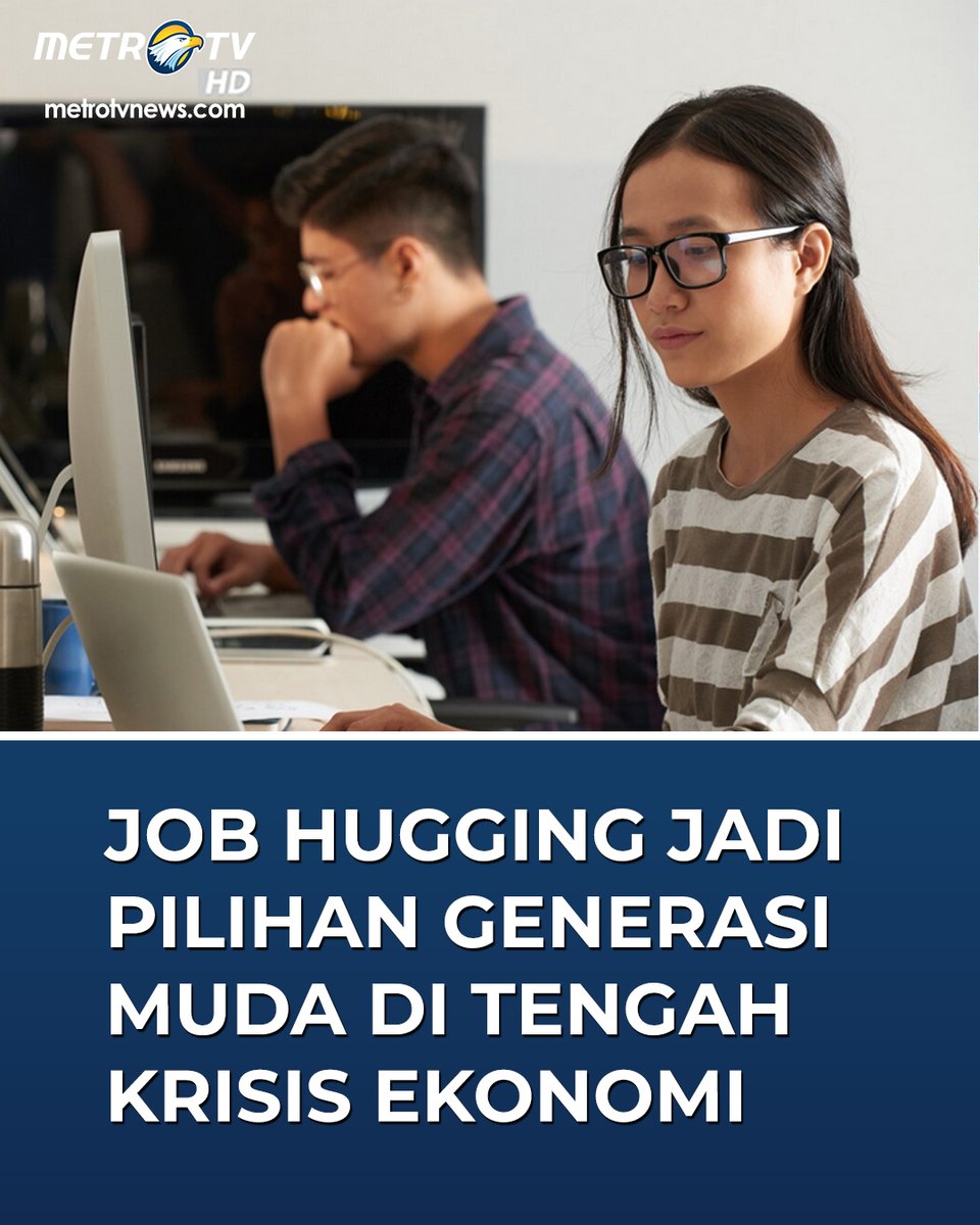 Metro_TV's tweet photo. Di tengah ketidakpastian ekonomi dan biaya hidup yang kian tinggi, Gen Z kini menghadapi fenomena 'job hugging'. Mereka memilih bertahan di satu pekerjaan, meski tak sepenuhnya puas, demi menjaga rasa aman finansial.

#JobHugging #GenZ #Ekonomi #Karier #DuniaKerja #KrisisEkonomi https://t.co/mtz1vtQGxc