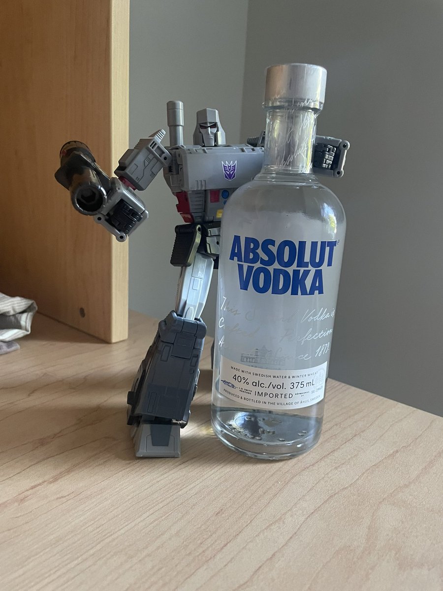 Guys ggttttywo I love my gfffffffffff onsgsjdjdhdhdhhgdjdskxk im so drunk so im tweedying this she’s so cute and adorable i got Melodie irllllll omgggg best girl ever (megaton is not her dwww shes so much cuter and pretty and cutterrereeeeeekdkzkalamzn)