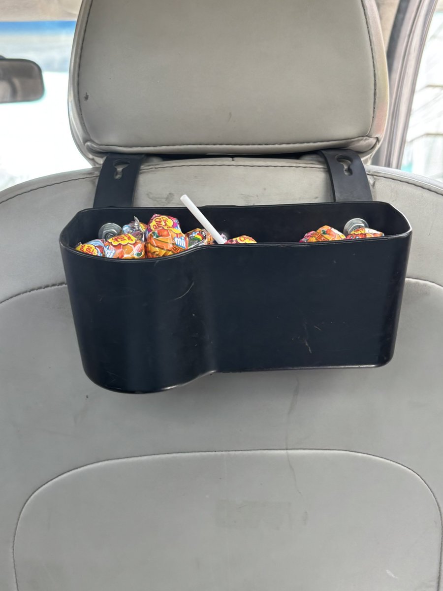 lagarticolor's tweet image. Mi didi tenía paletitas, tamborines y sugus, pero #introvertida 😖
Gasté toda mi energía social haciéndole notar que no estaba siguiendo la ruta😬

Y pues ya, me quedé sin paletita, ni tamborín ni sugu💔