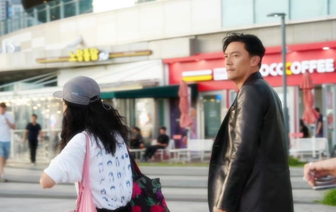 이게 영화스틸컷이아니라 
그냥 지나다니다 찍힌 장첸이랜다 .........
#張震