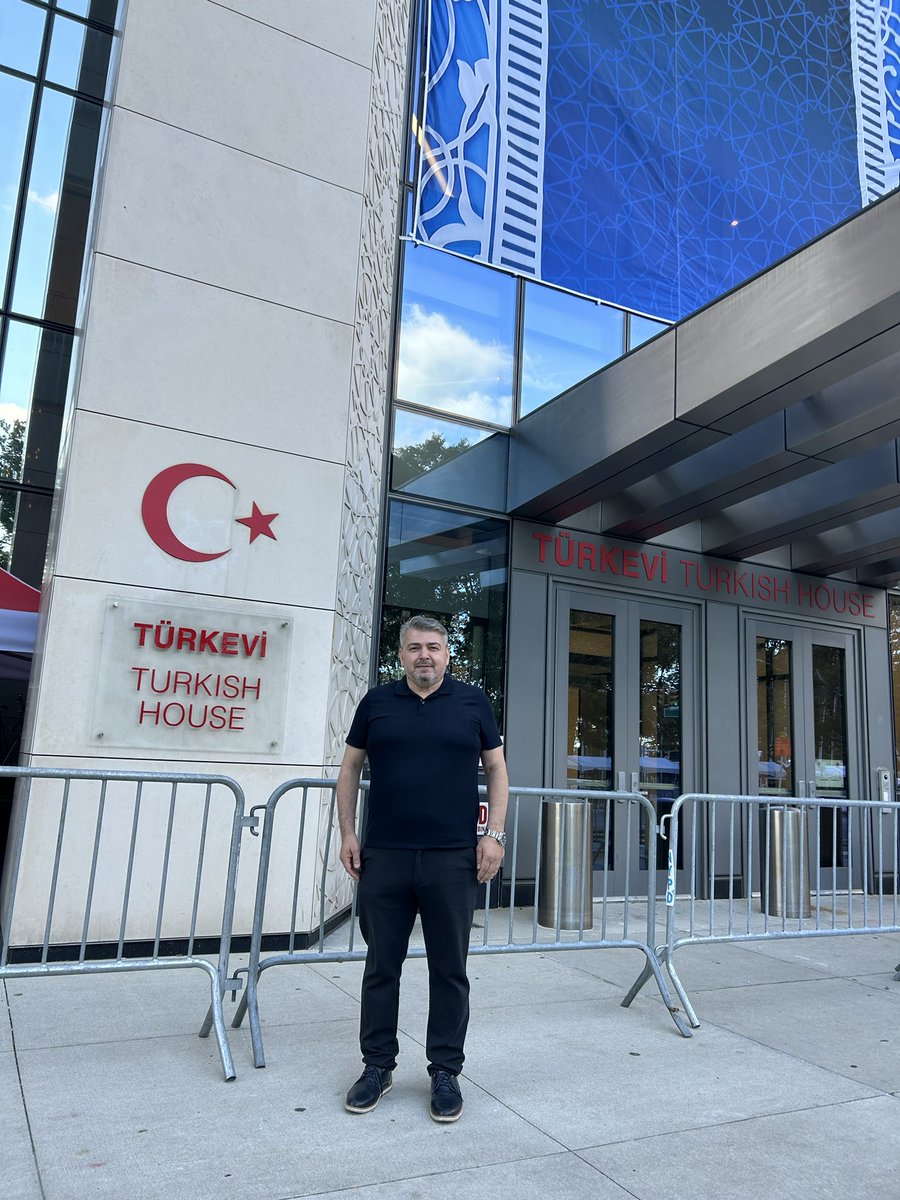 bekir_kaplan's tweet image. Bir gün, burada bir fotoğrafım olur mu diye hep hayal etmişimdir 🤲

Başta Devletimiz olmak üzere vesile olanlardan Allah razı olsun…

#TÜRKEVİ
#NewYork