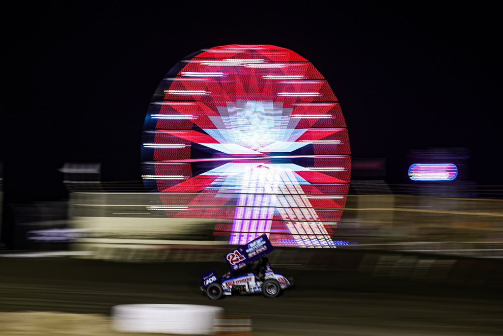 WorldofOutlaws's tweet image. .@lcbrooks60 wins the @MicroLiteLLC Last Chance Showdown and goes to the @NosEnergyDrink Feature!

Also transferring:
2. @SheldonHaud 
3. @GaugeG_21 
4. @bernal_ryan