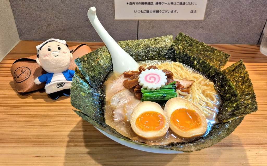 ♥🇳🇱オランダ軒❤️🇳🇱
しおラーメン

久しぶりの早汁しおラーメンめちゃくちゃ美味しいンダ😋💕
今週はいっぱい食べて飲んで楽しむンダ🇳🇱🍜🍶🎆❤️