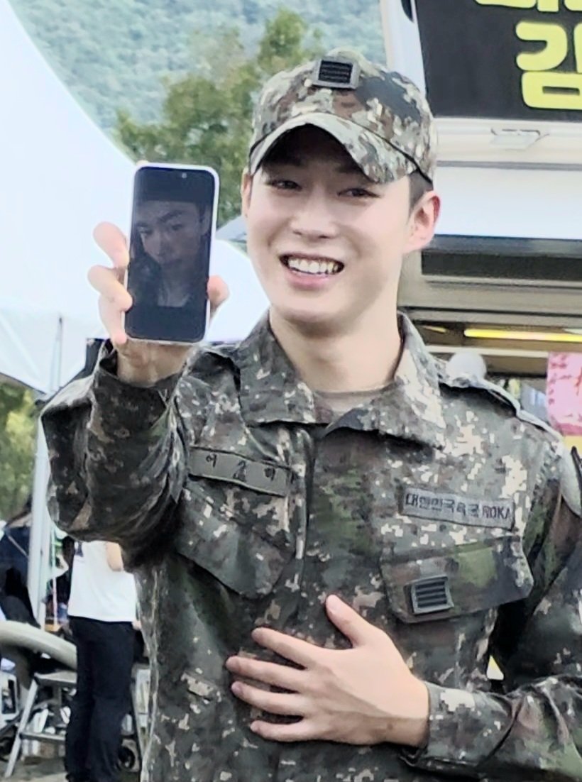 귀여운거 보여준다더니 이거 보여줌 ㅋㅋㅋㅋㅋㅋㅋ
고화질 기다려요 …