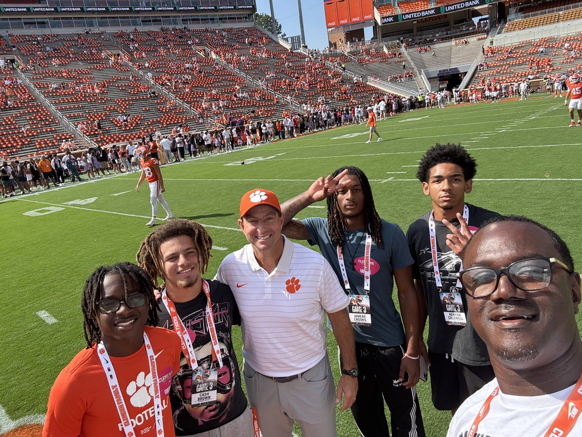 kentcaldw3ll's tweet photo. Thank you to the coaches and recruiting staff at @ClemsonUniv for making this happen. Loved the environment and atmosphere 💜🧡. @Coach_Jeter @CoachBrianRedd @NewberryHS_FB https://t.co/YbmgYjoAop
