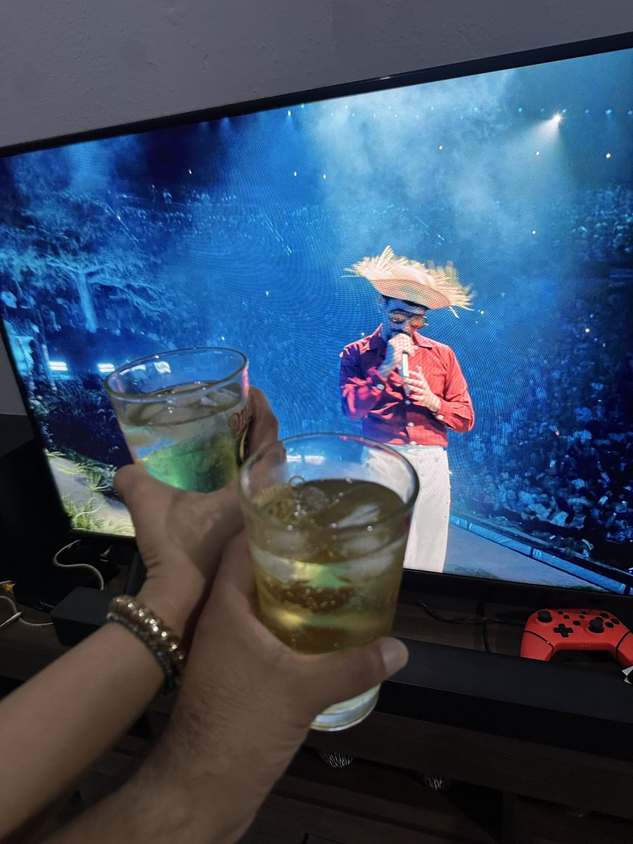 MarioRaqueldc's tweet photo. Salud! 🥂 Que se hace hoy? https://t.co/XFeDomzlGh