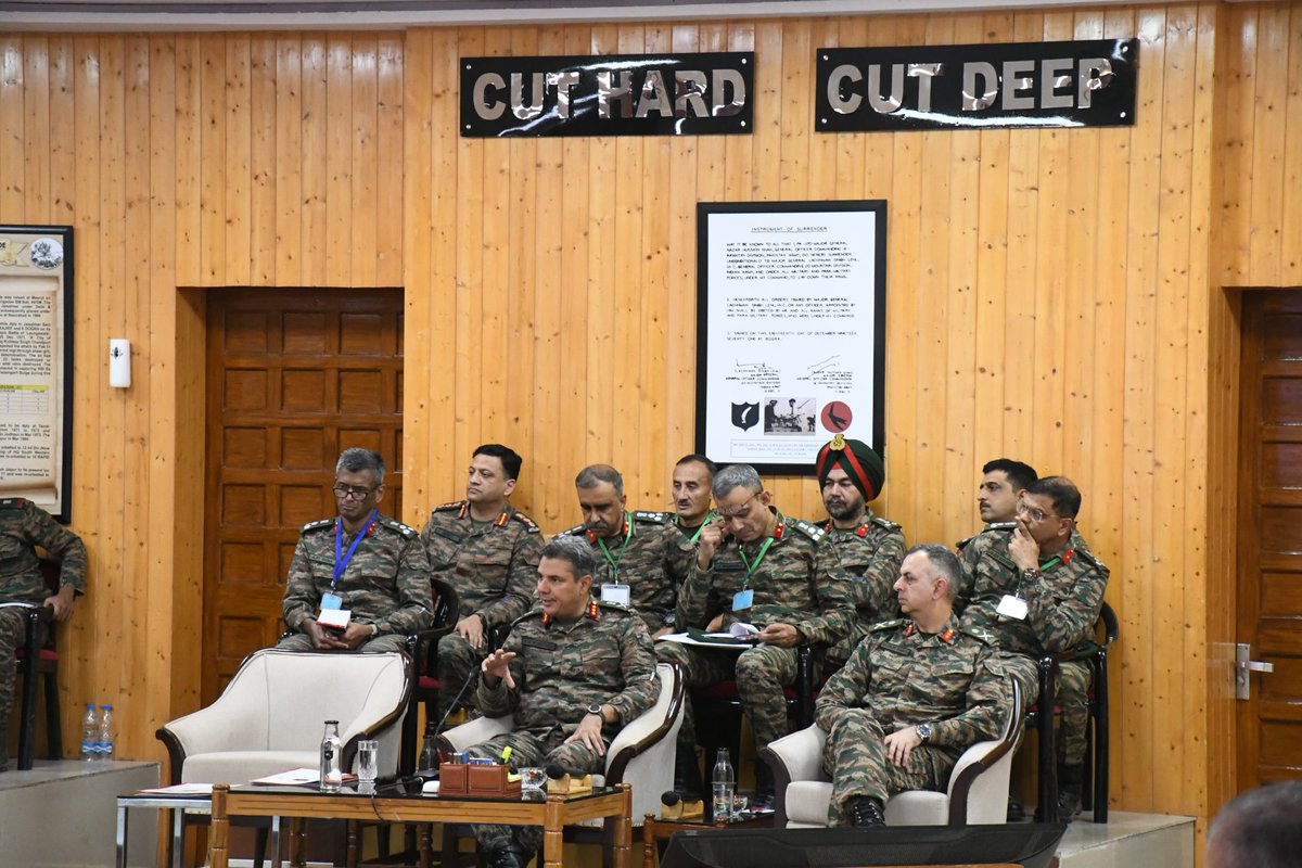 KonarkCorps's tweet photo. Lt Gen AVS Rathee, GOC #KonarkCorps reviewed #OperationalPreparedness of #BattleAxeDivision, he lauded the formation for its #CombatEffectiveness &amp; innovative training undertaken in meeting technological requirements of #ModernWarfare.

@adgpi
@IaSouthern
@PRODefRjsthn https://t.co/qyEMIvl4Uq