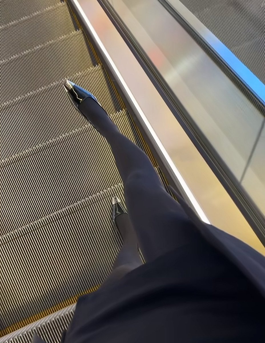 #섹트 #승무원
승무원의 다리 상태 
전남친들이 유독 환장했던(자꾸 만지랴고함)
내 다리 ㅋ