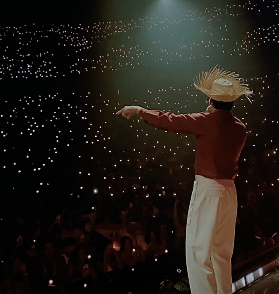 Bad Bunny es uno de los mejores artistas de este tiempo aunque les duela. tiene el poder de transmitir felicidad, diversión, nostalgia, recuerdos lindos y tristes. En estas horas podemos ver que como artista es un genio y esperemos nunca cambie 🩷
#BadBunny #BadBunnyUnaMas