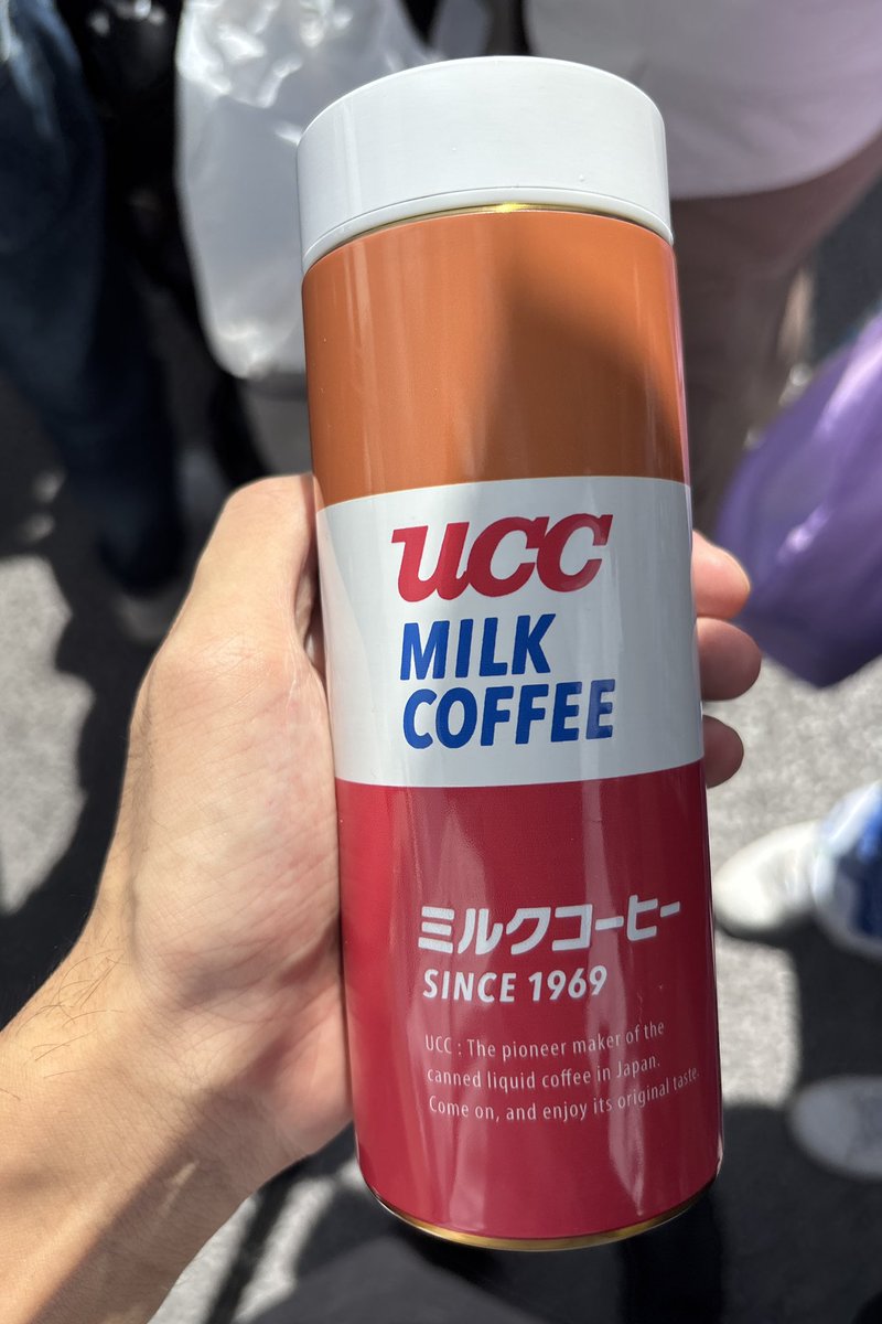 このUCC缶コーヒー風マイボトル、今回の万博で一番イカしたお土産だと思ってるのに自分以外誰も買ってる人を見なくて悲しい